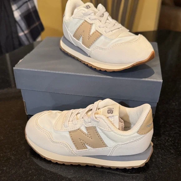 New Balance Kids' Cream and Tan Sneakers toddler 10 - Picture 2 of 8